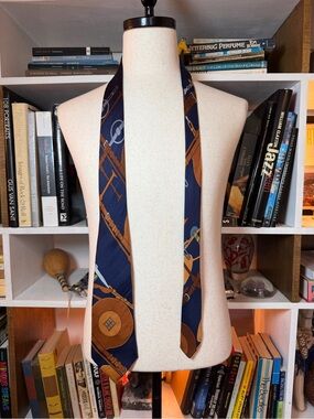 Hermes vintage Silk Men's Tie in Navy and Brown - Classic Equestrian Print